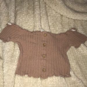 Off shoulder maybe croptop